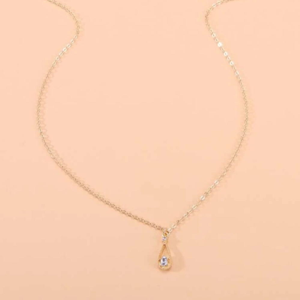 *Laura* Teardrop Pendant Necklace - Picture 2 of 4